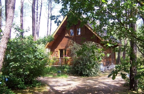 Sainte-Helene Casa | Acogedora casa de madera en una zona tranquila del bosque: pura relajación en la naturaleza