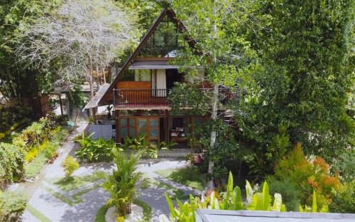 Kuta Chalet De Esquí | Cozy Wooden House with Attic