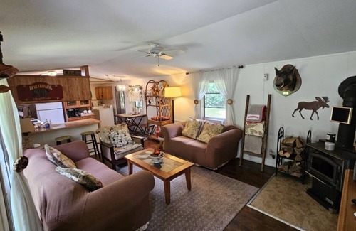 Wisconsin Dells Casa | Cozy Woodland Retreat- 10 mins from Downtown Dells