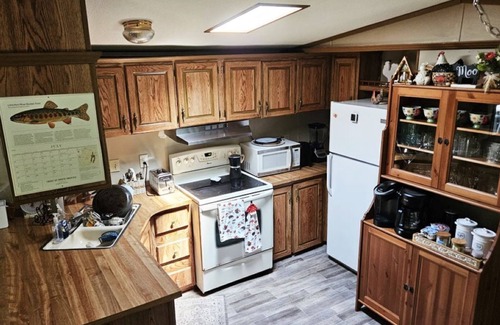 Wisconsin Dells Casa | Cozy Woodland Retreat- 10 mins from Downtown Dells