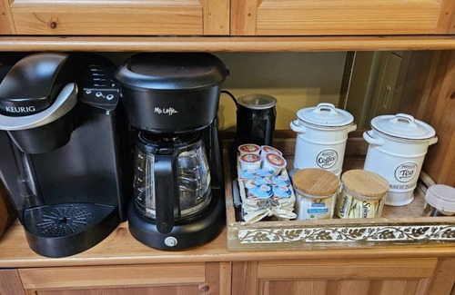 Wisconsin Dells Casa | Cozy Woodland Retreat- 10 mins from Downtown Dells