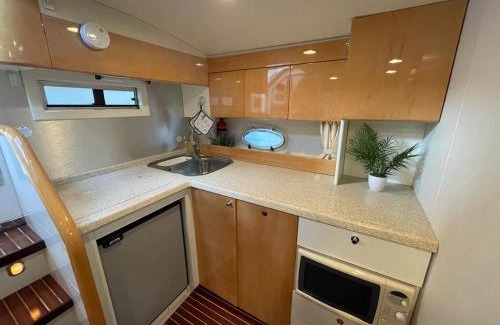 Sant Adria de Besos Alquiler De Eote | Cozy yacht lodge in Barcelona with boat tour option
