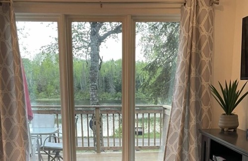 Joly Cabaña | Cozy Year Round Cottage on Forest Lake