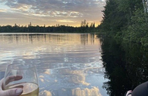 Joly Cabaña | Cozy Year Round Cottage on Forest Lake