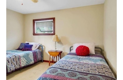 Litchfield Cabaña | Cozy Year-round Lakefront 3 Bedroom 2 bath on Sand Pond with stunning view.