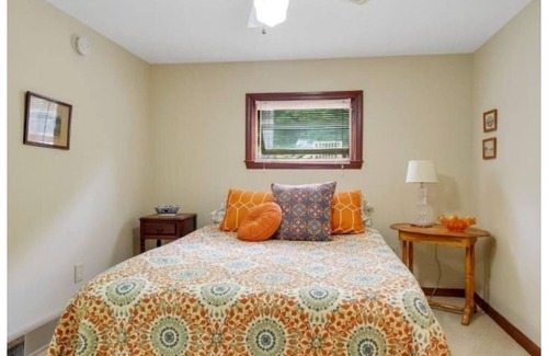 Litchfield Cabaña | Cozy Year-round Lakefront 3 Bedroom 2 bath on Sand Pond with stunning view.