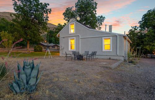 La Verkin Casa | Cozy Zion farmhouse, cool or hot swim spa, fireplace & firepit