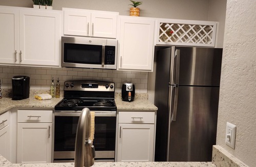Southside Condominio | Cozy1 bedroom condo with addtl sofa bed. 5 minutes away from EVERYTHING you need
