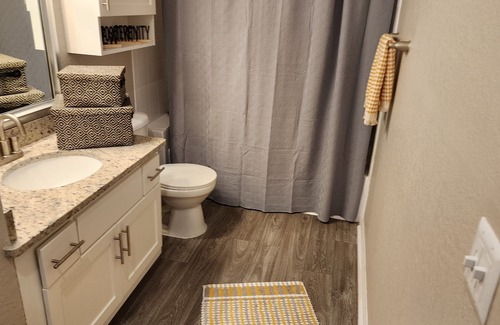Southside Condominio | Cozy1 bedroom condo with addtl sofa bed. 5 minutes away from EVERYTHING you need