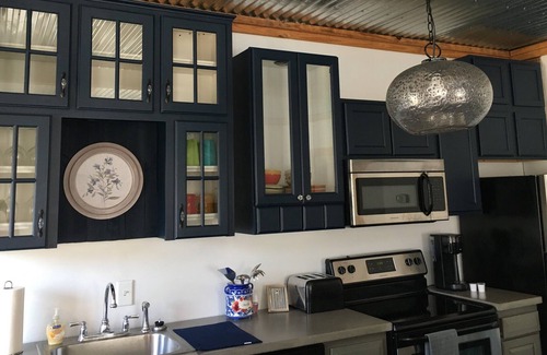 Dalton Cabaña | Cozy1-Bedroom Cottage in Historic Dalton
