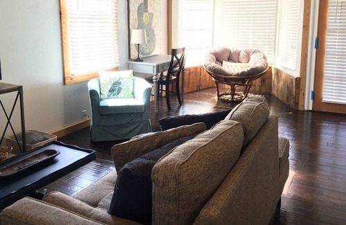 Dalton Cabaña | Cozy1-Bedroom Cottage in Historic Dalton