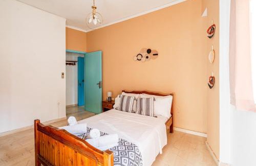 Poros Apartamento | CozyCity2-Bedroom Apartment for3 by Alecos Studios