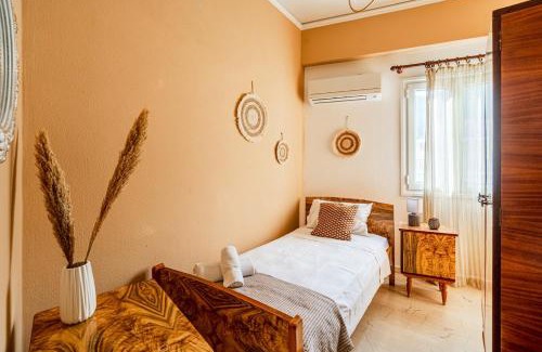 Poros Apartamento | CozyCity2-Bedroom Apartment for3 by Alecos Studios