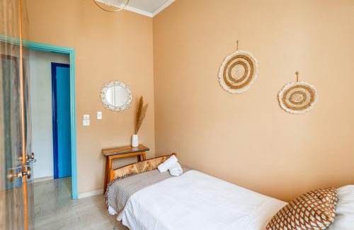 Poros Apartamento | CozyCity2-Bedroom Apartment for3 by Alecos Studios