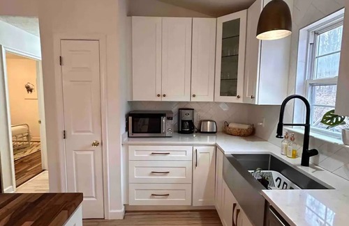 Linden Casa | #CozyCleanCabin#HotTub#WoodStove#PetsOK#near BMLodge&Skyline D&Wineries