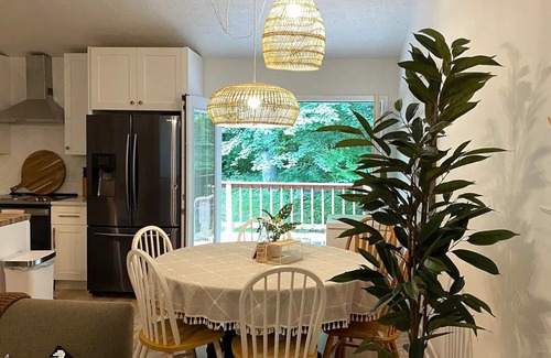 Linden Casa | #CozyCleanCabin#HotTub#WoodStove#PetsOK#near BMLodge&Skyline D&Wineries