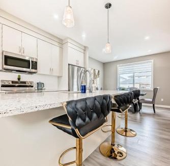 Calgary Casa | Cozyhub Vacation Rental Calgary-3Bedroom with AC