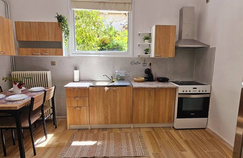 Petroupoli Casa | CozyPolis - Wonderful 2-bedroom house with AC, WiFi in beautiful Petroupoli