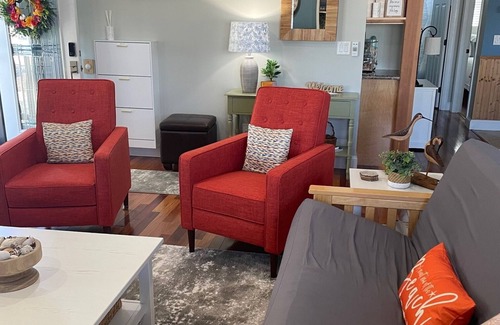 Chincoteague Casa | CoZyQ is a 2-bedroom, 2 full baths cottage in charming Chincoteague Island, VA