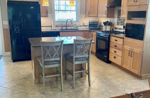 Chincoteague Casa | CoZyQ is a 2-bedroom, 2 full baths cottage in charming Chincoteague Island, VA