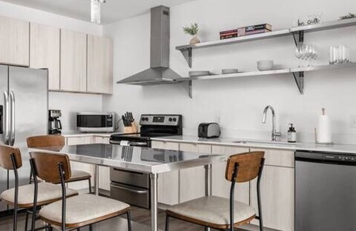 Downtown Indianapolis Apartamento | Cozysuites 2BR Bottleworks Indianapolis 3