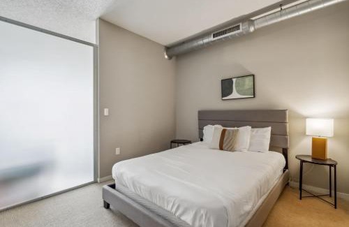 Mill District Apartamento | CozySuites 2BR Mill District with pool, gym #02
