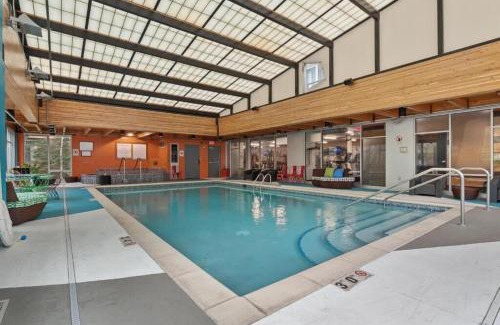 Mill District Apartamento | CozySuites 2BR Mill District with pool, gym #04