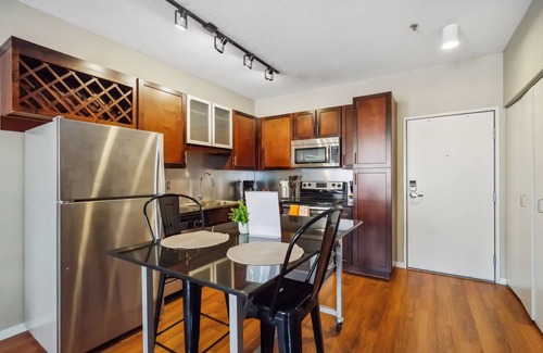 Mill District Apartamento | CozySuites 2BR Mill District with pool, gym #04
