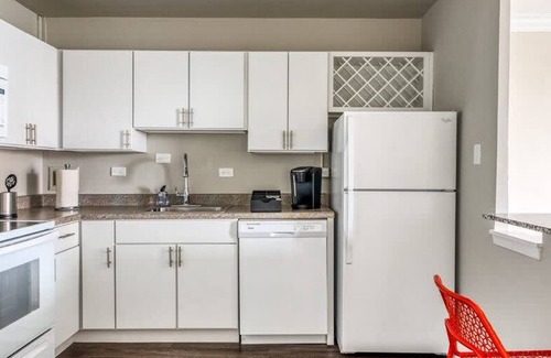 Old Louisville Apartamento | Cozysuites 800 Tower 1BR w sky Pool gym 12