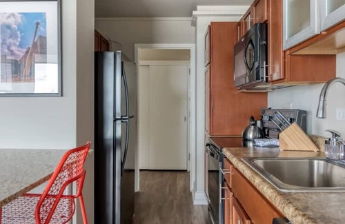 Old Louisville Apartamento | Cozysuites 800 Tower 1BR w sky Pool gym 25