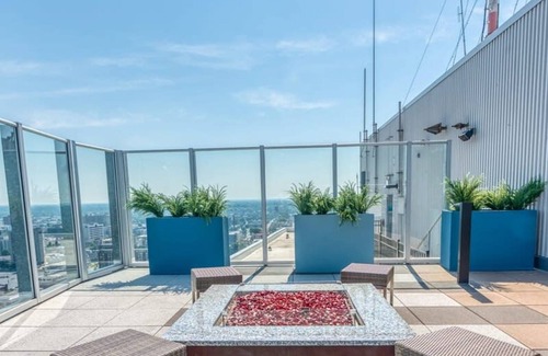 Old Louisville Apartamento | Cozysuites 800 Tower 1BR w sky Pool gym 25