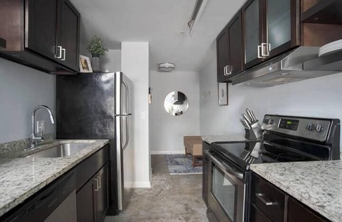 Cole-Noble District Apartamento | CozySuites at Artistry Indy