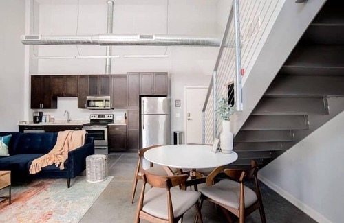 Cole-Noble District Apartamento | CozySuites at Artistry Indy