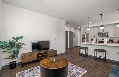 Indianapolis Apartamento | CozySuites Ayr | parking, pool, gym #07