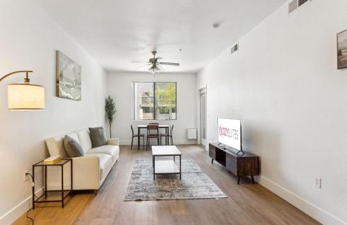 Glendale Sports and Entertainment District Apartamento | CozySuites Glendale - Westgate with pool 12
