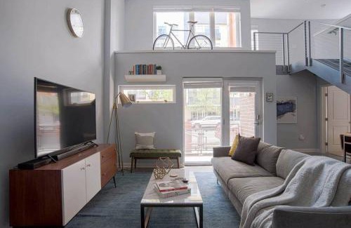 Downtown Indianapolis Apartamento | CozySuites l 2BR Loft, Monument Circle, Indy