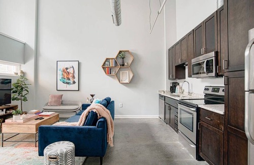 Cole-Noble District Apartamento | Cozysuites l 2BR Monument Circle Indy