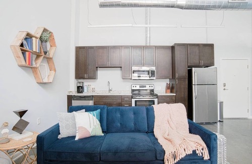 Cole-Noble District Apartamento | Cozysuites l 2BR Monument Circle Indy