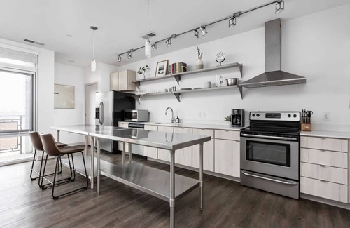 Downtown Indianapolis Apartamento | Cozysuites l Dream 1BR Bottleworks Indy 6