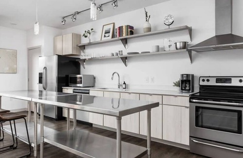 Downtown Indianapolis Apartamento | Cozysuites l Dream 1BR Bottleworks Indy 6