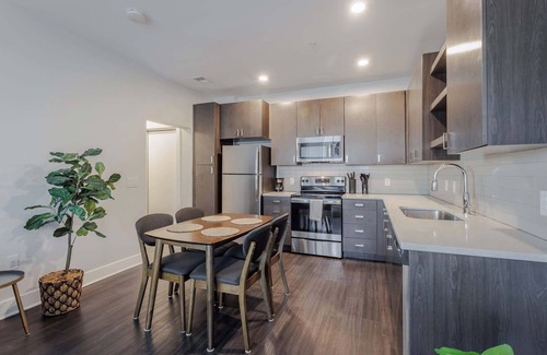 Central Business District Apartamento | Cozysuites l Luxe 2BR in Downtown Cincinnati #4