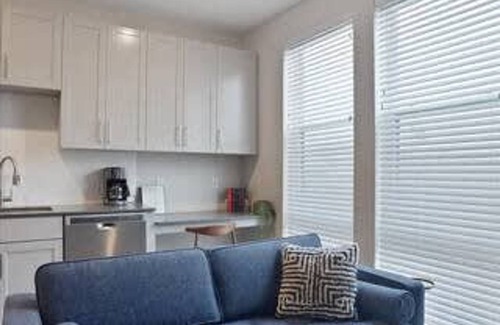 Lower Lawrenceville Apartamento | Cozysuites l Spacious SDO Lawrenceville