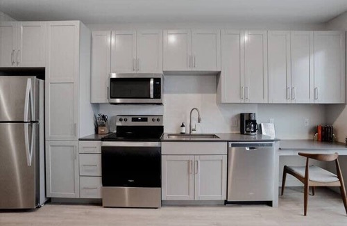 Lower Lawrenceville Apartamento | Cozysuites l Spacious SDO Lawrenceville