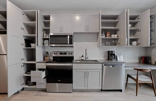 Lower Lawrenceville Apartamento | Cozysuites l Spacious SDO Lawrenceville
