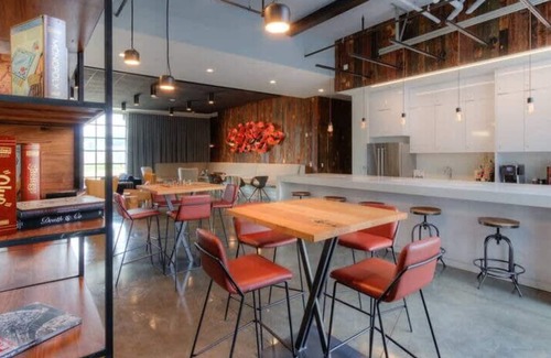 Lower Lawrenceville Apartamento | Cozysuites l Spacious SDO Lawrenceville