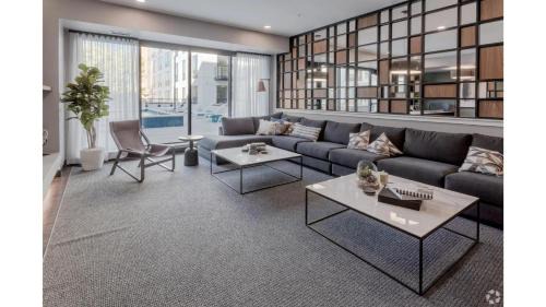 Downtown Minneapolis Apartamento | CozySuites Marquee
