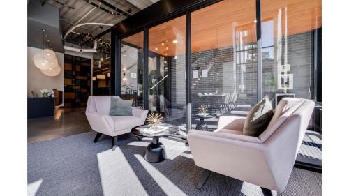 Downtown Minneapolis Apartamento | CozySuites Marquee