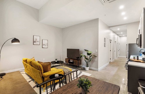 Downtown Cincinnati Apartamento | CozySuites Modern 1BR OTR District #01