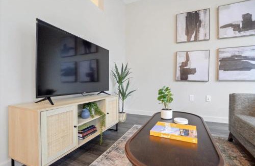 Lower Lawrenceville Apartamento | CozySuites Modern 1BR, Lawrenceville