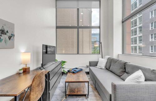 Cultural District Apartamento | CozySuites Modern 1BR in Downtown Pitts #18